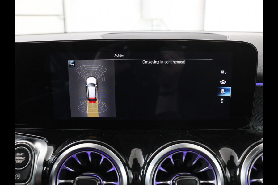 Mercedes-Benz GLB-Klasse 200 Business Solution AMG 7-persoons | Panoramadak | Trekhaak | Stoelverwarming | Matrix LED | Memory | Keyless | Camera | Navigatie