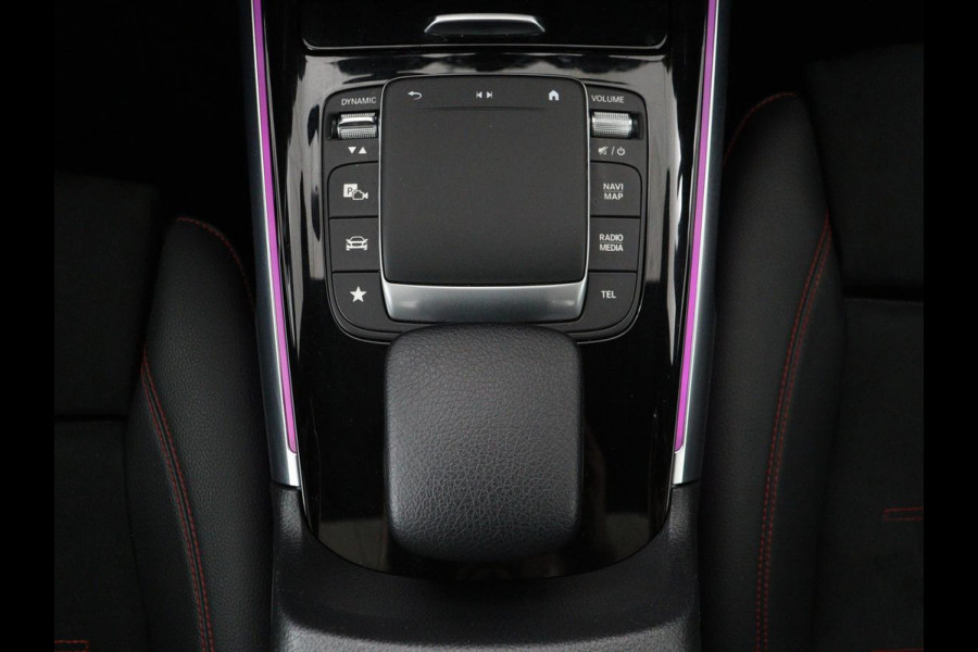 Mercedes-Benz GLB-Klasse 200 Business Solution AMG 7-persoons | Panoramadak | Trekhaak | Stoelverwarming | Matrix LED | Memory | Keyless | Camera | Navigatie