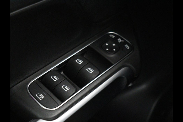 Mercedes-Benz GLB-Klasse 200 Business Solution AMG 7-persoons | Panoramadak | Trekhaak | Stoelverwarming | Matrix LED | Memory | Keyless | Camera | Navigatie