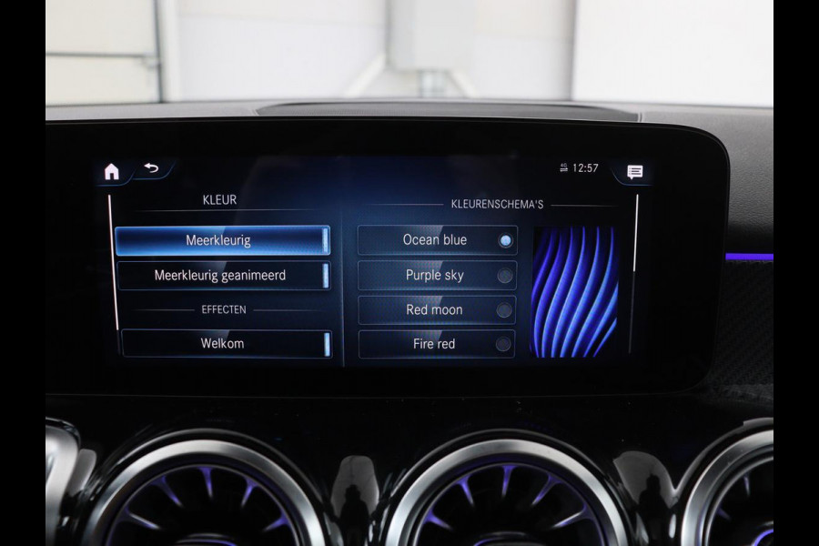 Mercedes-Benz GLB-Klasse 200 Business Solution AMG 7-persoons | Panoramadak | Trekhaak | Stoelverwarming | Matrix LED | Memory | Keyless | Camera | Navigatie