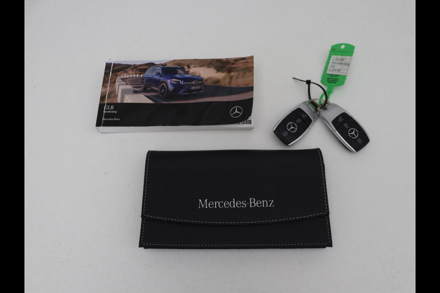 Mercedes-Benz GLB-Klasse 200 Business Solution AMG 7-persoons | Panoramadak | Trekhaak | Stoelverwarming | Matrix LED | Memory | Keyless | Camera | Navigatie