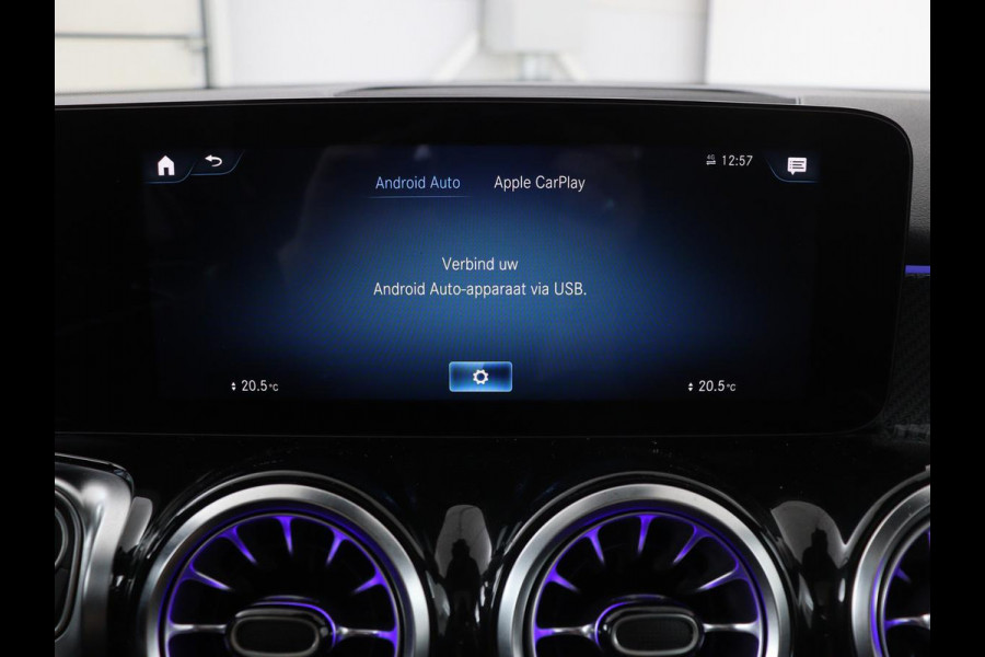 Mercedes-Benz GLB-Klasse 200 Business Solution AMG 7-persoons | Panoramadak | Trekhaak | Stoelverwarming | Matrix LED | Memory | Keyless | Camera | Navigatie