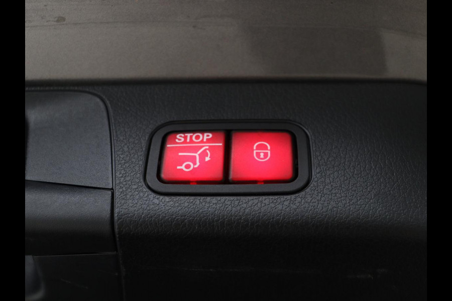 Mercedes-Benz GLB-Klasse 200 Business Solution AMG 7-persoons | Panoramadak | Trekhaak | Stoelverwarming | Matrix LED | Memory | Keyless | Camera | Navigatie