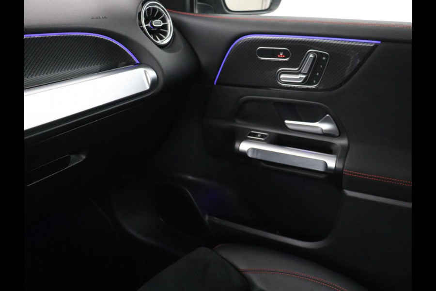 Mercedes-Benz GLB-Klasse 200 Business Solution AMG 7-persoons | Panoramadak | Trekhaak | Stoelverwarming | Matrix LED | Memory | Keyless | Camera | Navigatie