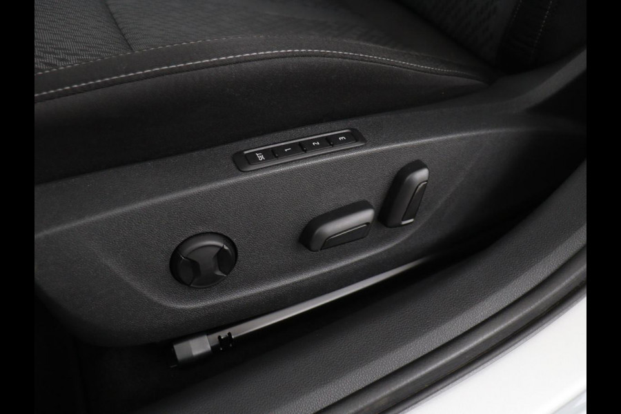 Škoda Octavia 1.4 TSI iV PHEV Business Edition | Stoelverwarming | Adaptive cruise | Carplay | Stuur & achterbankverwarming | Memory | Navigatie | Parkeerhulp