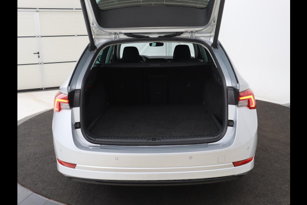 Škoda Octavia 1.4 TSI iV PHEV Business Edition | Stoelverwarming | Adaptive cruise | Carplay | Stuur & achterbankverwarming | Memory | Navigatie | Parkeerhulp
