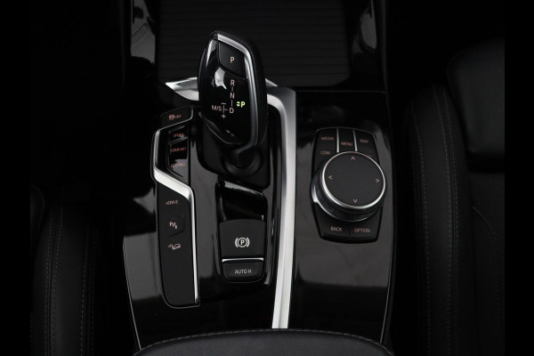 BMW X3 xDrive30e High Executive | X Line | Panoramadak | Stoel & stuurverwarming | Carplay | Sportstoelen | Half leder | Live Cockpit | Full LED | Camera