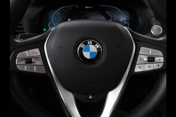 BMW X3 xDrive30e High Executive | X Line | Panoramadak | Stoel & stuurverwarming | Carplay | Sportstoelen | Half leder | Live Cockpit | Full LED | Camera