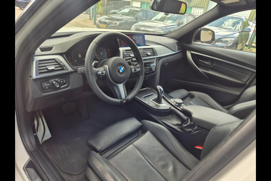 BMW 3 Serie Touring 320i M Sport Shadow EX 6WB Panorama Apple CarPlay Digitaal Teller NAP 2e-Eig F31
