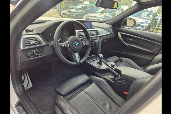 BMW 3 Serie Touring 320i M Sport Shadow EX 6WB Panorama Apple CarPlay Digitaal Teller NAP 2e-Eig F31