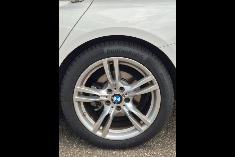 BMW 3 Serie Touring 320i M Sport Shadow EX 6WB Panorama Apple CarPlay Digitaal Teller NAP 2e-Eig F31