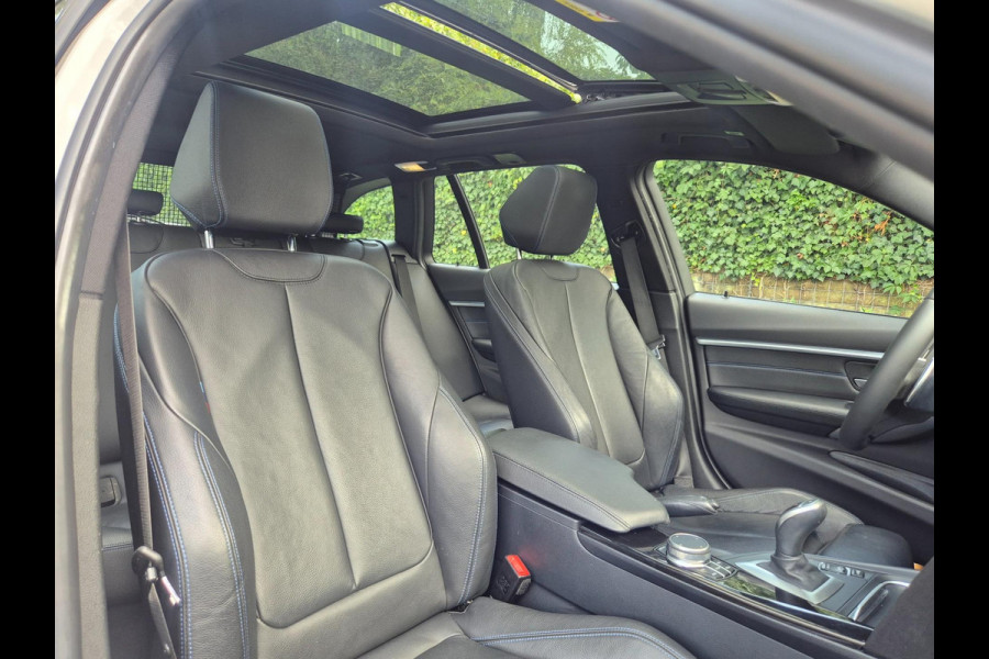 BMW 3 Serie Touring 320i M Sport Shadow EX 6WB Panorama Apple CarPlay Digitaal Teller NAP 2e-Eig F31