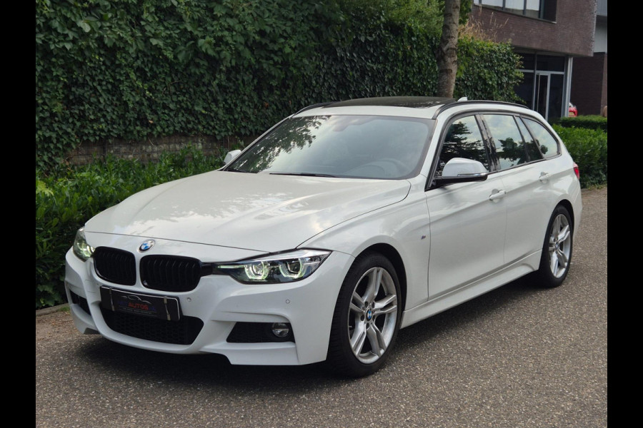 BMW 3 Serie Touring 320i M Sport Shadow EX 6WB Panorama Apple CarPlay Digitaal Teller NAP 2e-Eig F31