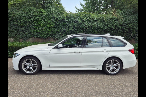 BMW 3 Serie Touring 320i M Sport Shadow EX 6WB Panorama Apple CarPlay Digitaal Teller NAP 2e-Eig F31