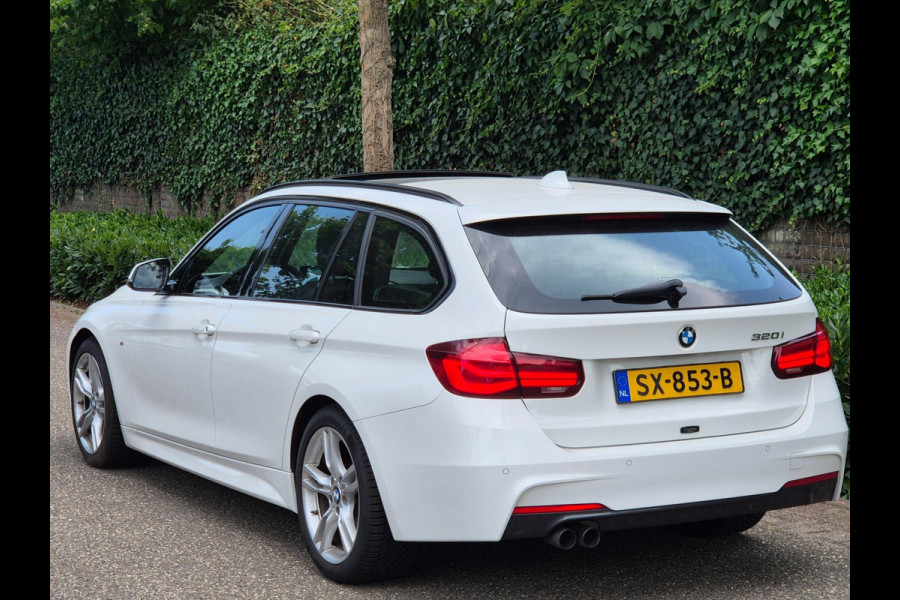 BMW 3 Serie Touring 320i M Sport Shadow EX 6WB Panorama Apple CarPlay Digitaal Teller NAP 2e-Eig F31