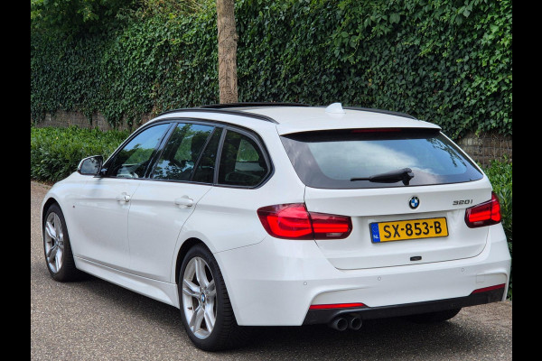 BMW 3 Serie Touring 320i M Sport Shadow EX 6WB Panorama Apple CarPlay Digitaal Teller NAP 2e-Eig F31