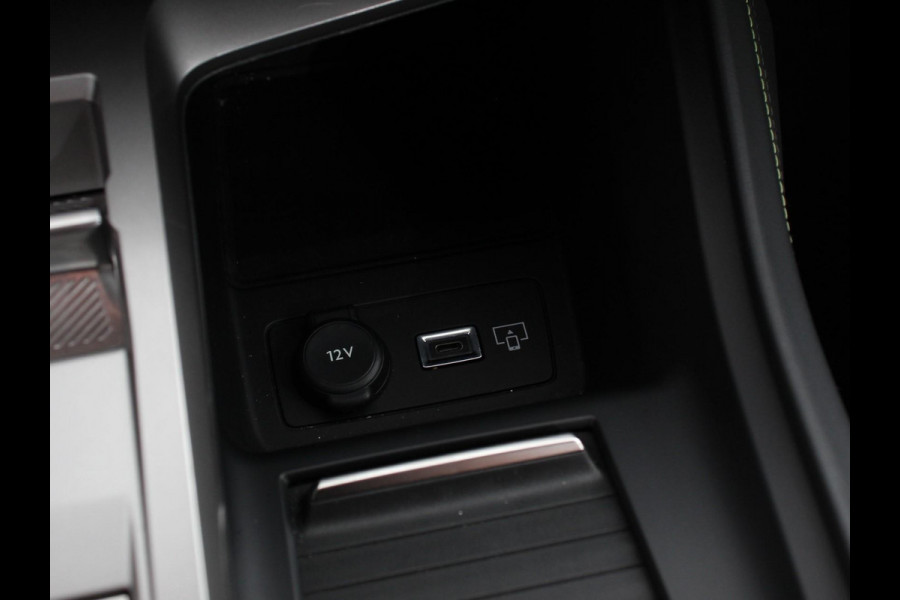 Peugeot 308 1.2 PureTech GT Climate control Adaptive cruise control Parkeersensoren Achteruitrijcamera Navigatie Voorstoelen verwarmd LED Apple Carplay/ Android Auto