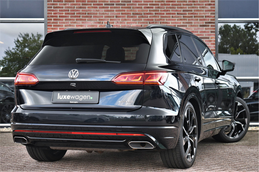 Volkswagen Touareg R 3.0 TSi eHybrid 4M Pano Trekh ACC Luchtvering 22inch
