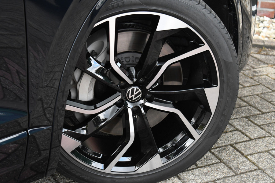 Volkswagen Touareg R 3.0 TSi eHybrid 4M Pano Trekh ACC Luchtvering 22inch
