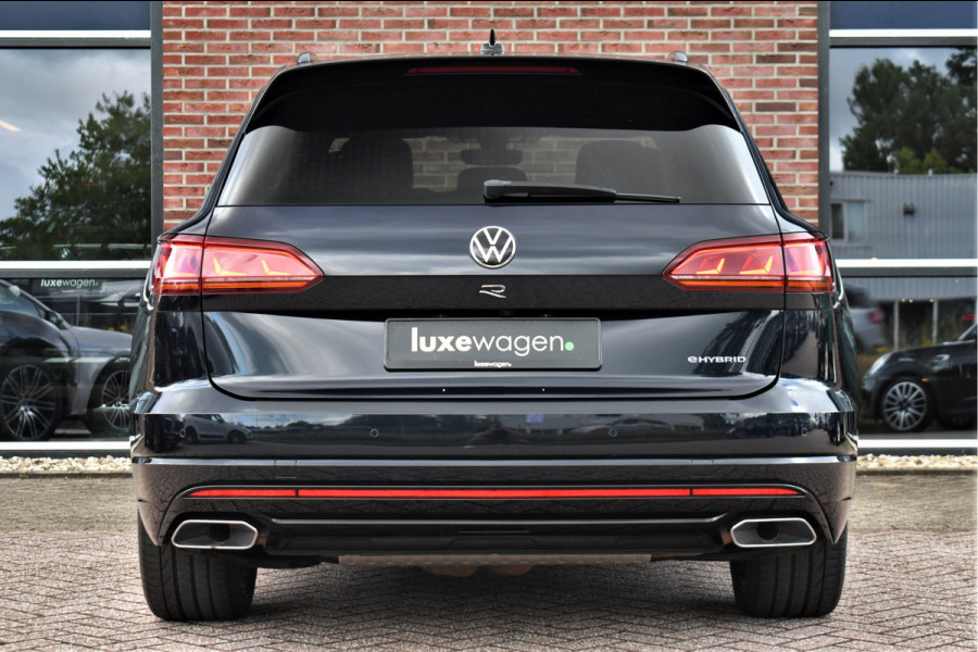 Volkswagen Touareg R 3.0 TSi eHybrid 4M Pano Trekh ACC Luchtvering 22inch