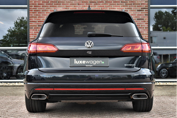 Volkswagen Touareg R 3.0 TSi eHybrid 4M Pano Trekh ACC Luchtvering 22inch