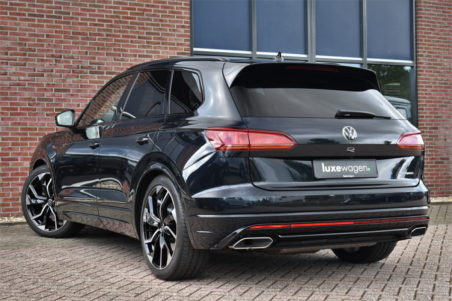 Volkswagen Touareg R 3.0 TSi eHybrid 4M Pano Trekh ACC Luchtvering 22inch