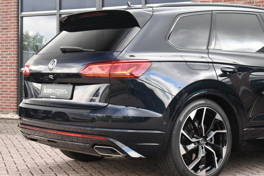 Volkswagen Touareg R 3.0 TSi eHybrid 4M Pano Trekh ACC Luchtvering 22inch