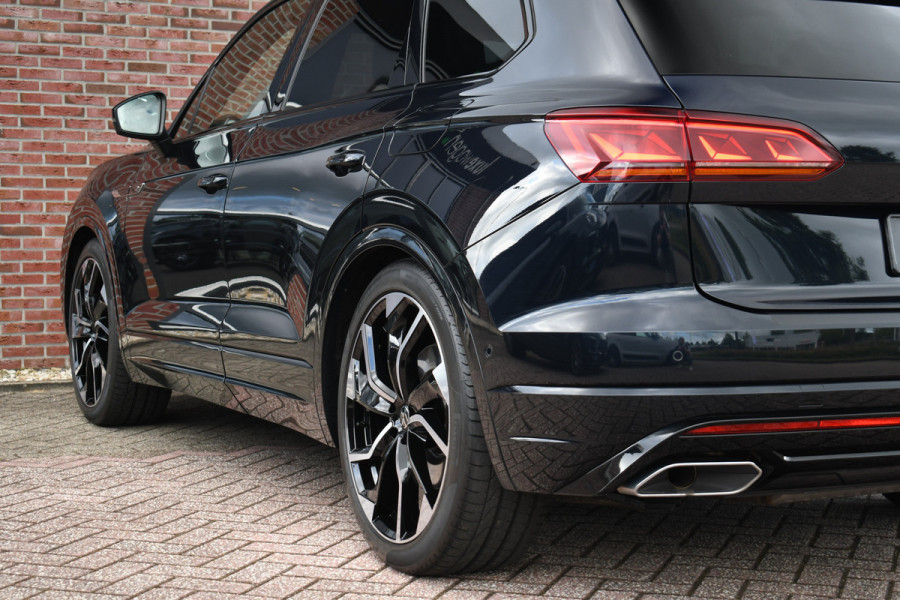 Volkswagen Touareg R 3.0 TSi eHybrid 4M Pano Trekh ACC Luchtvering 22inch