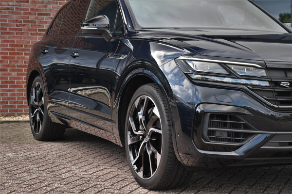 Volkswagen Touareg R 3.0 TSi eHybrid 4M Pano Trekh ACC Luchtvering 22inch