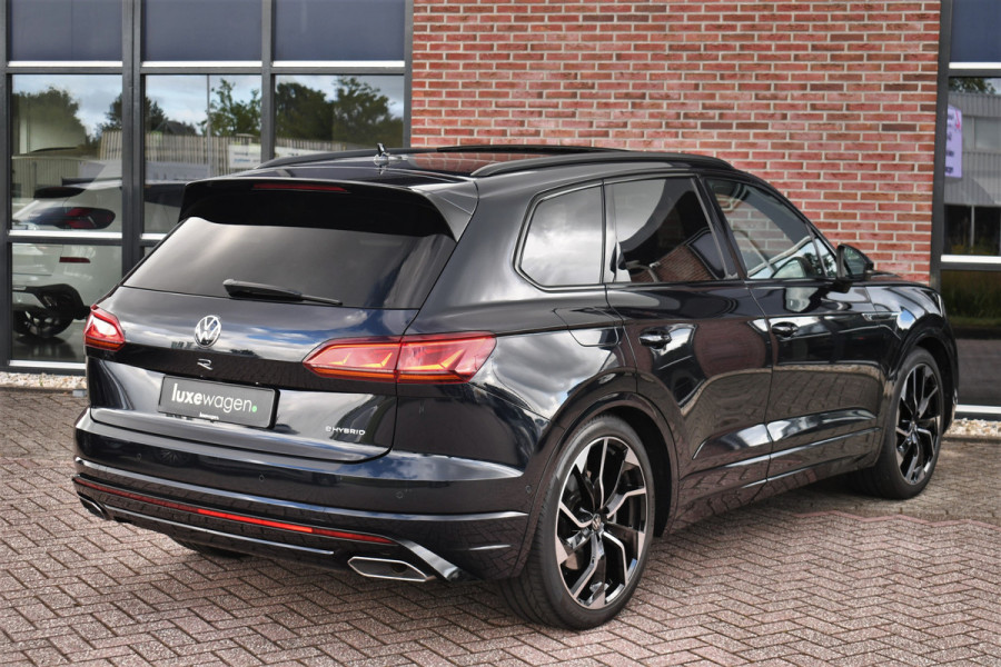 Volkswagen Touareg R 3.0 TSi eHybrid 4M Pano Trekh ACC Luchtvering 22inch