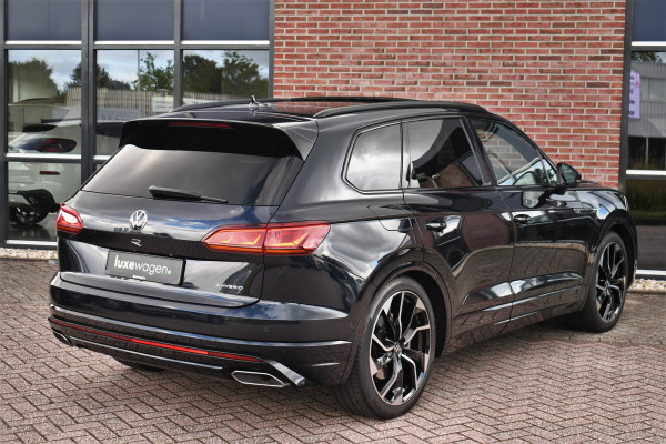 Volkswagen Touareg R 3.0 TSi eHybrid 4M Pano Trekh ACC Luchtvering 22inch