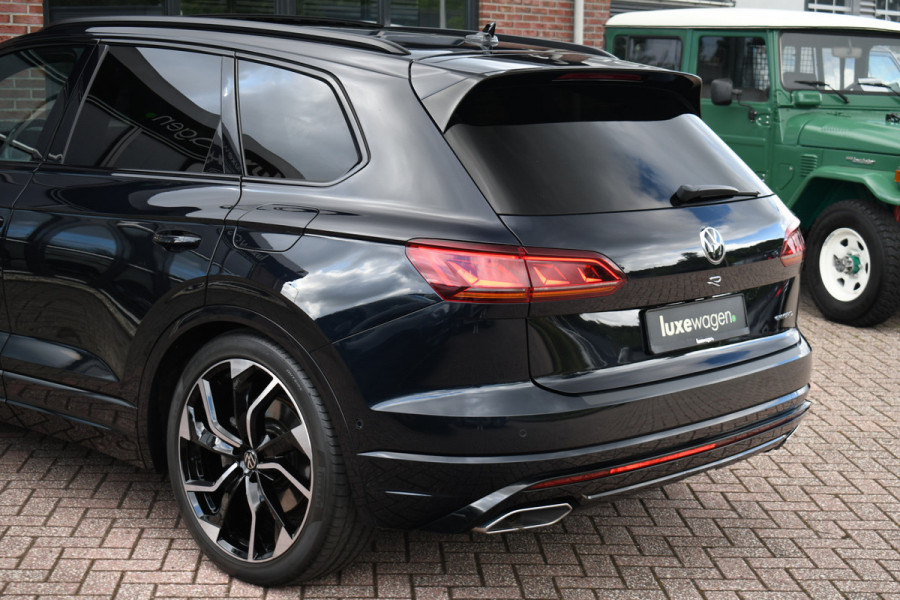 Volkswagen Touareg R 3.0 TSi eHybrid 4M Pano Trekh ACC Luchtvering 22inch