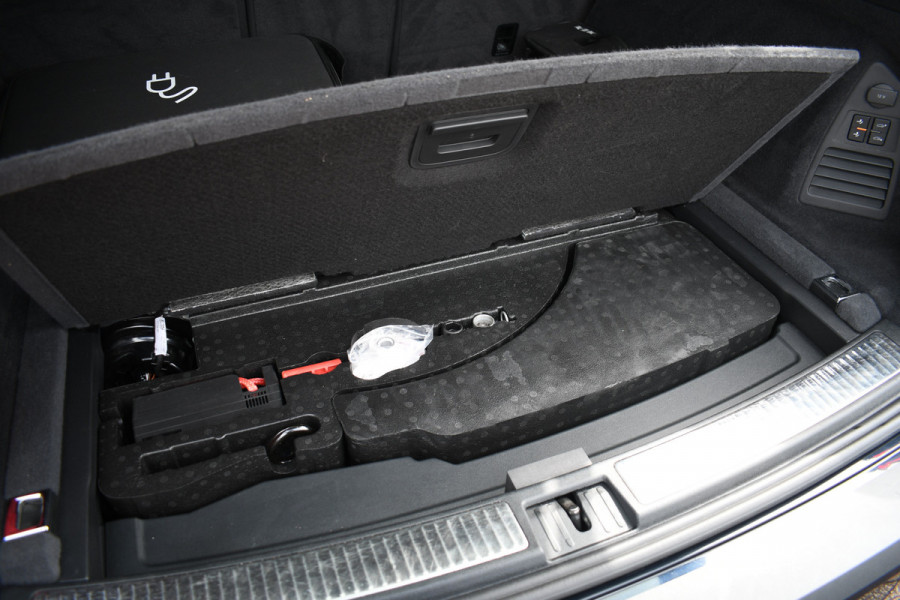 Volkswagen Touareg R 3.0 TSi eHybrid 4M Pano Trekh ACC Luchtvering 22inch