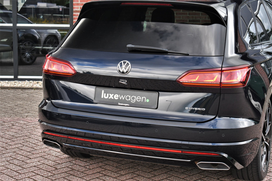 Volkswagen Touareg R 3.0 TSi eHybrid 4M Pano Trekh ACC Luchtvering 22inch