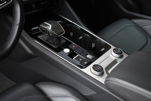 Volkswagen Touareg R 3.0 TSi eHybrid 4M Pano Trekh ACC Luchtvering 22inch