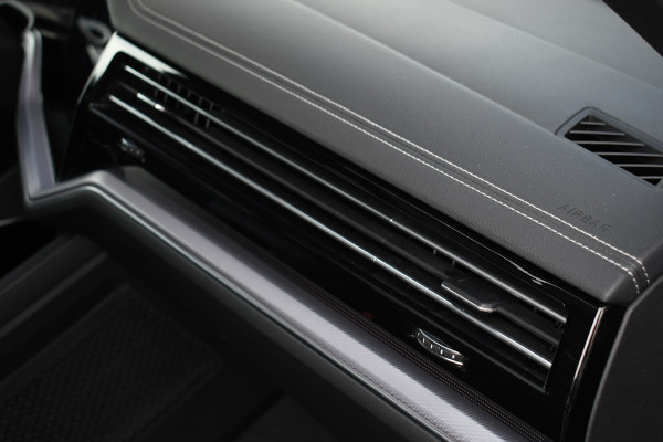 Volkswagen Touareg R 3.0 TSi eHybrid 4M Pano Trekh ACC Luchtvering 22inch