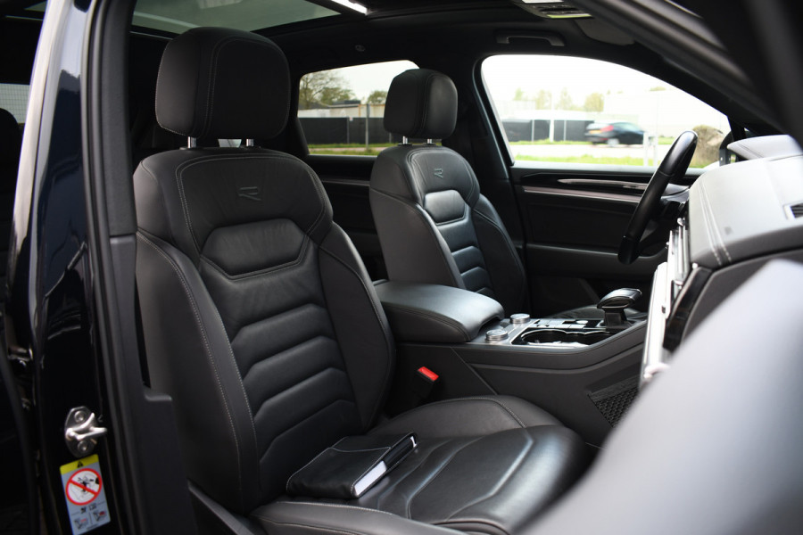 Volkswagen Touareg R 3.0 TSi eHybrid 4M Pano Trekh ACC Luchtvering 22inch
