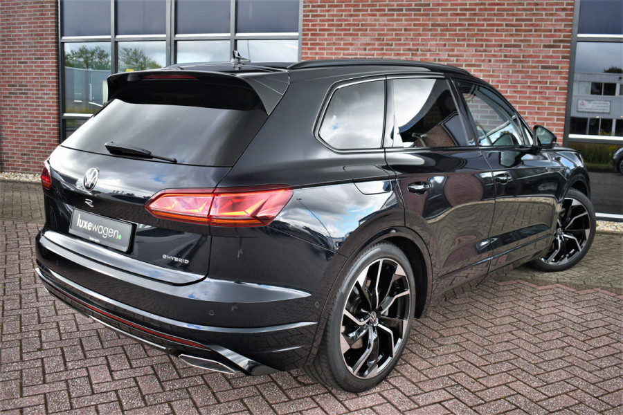 Volkswagen Touareg R 3.0 TSi eHybrid 4M Pano Trekh ACC Luchtvering 22inch