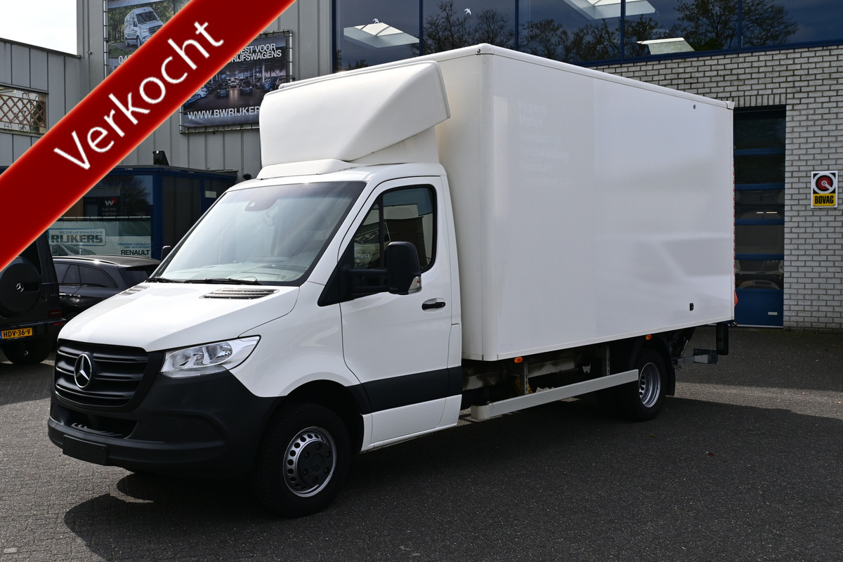 Mercedes-Benz Sprinter 514 CDI Bakwagen met NIEUWE laadklep Airco, MBUX, Geveerde stoel, Stoelverwarming Nieuwe Laadklep 1000kg 180cm Plateau Mercedes-Benz Sprinter 514 CDI Bakwagen met NIEUWE laadklep Airco, MBUX, Geveerde stoel, Stoelverwarming Nieuwe Laadklep 1000kg 180cm Plateau