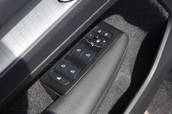 Volvo XC40 1.5 T4 211 PK Recharge Inscription Expression PHEV, Stoelverwarming, Carplay, Camera