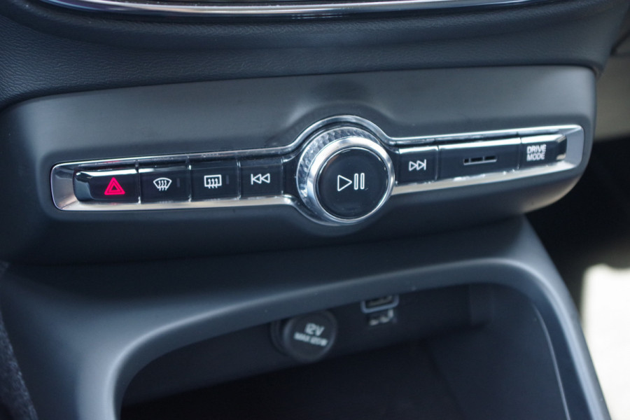 Volvo XC40 1.5 T4 211 PK Recharge Inscription Expression PHEV, Stoelverwarming, Carplay, Camera