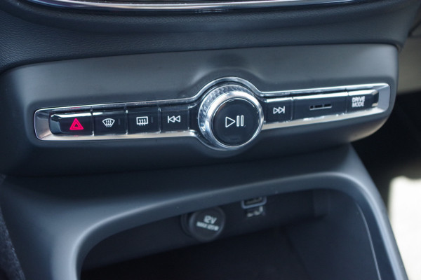 Volvo XC40 1.5 T4 211 PK Recharge Inscription Expression PHEV, Stoelverwarming, Carplay, Camera