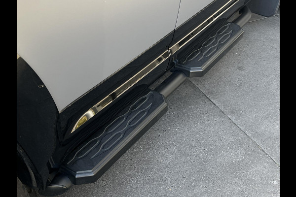 Land Rover Defender 110 P300e X-Dynamic HSE | Urban WideTrack | Quicksilver | Eiger Grey Satin |