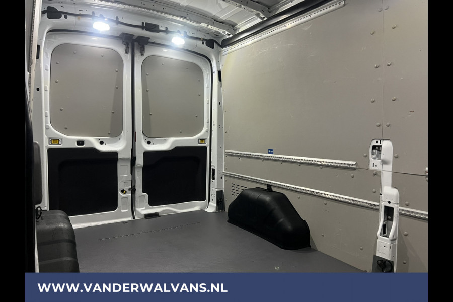 Ford Transit 2.0 TDCI 131pk L3H2 Euro6 Airco | Camera | Navigatie | Android Auto | Stoelverwarming Verwarmde voorruit, Cruisecontrol, Parkeersensoren, Elektrisch verstelbare bestuurdersstoel, Bijrijdersbank