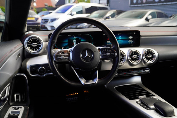 Mercedes-Benz CLA-Klasse 220 4MATIC Premium Plus | Achteruitrijcamera | Virtual Dash