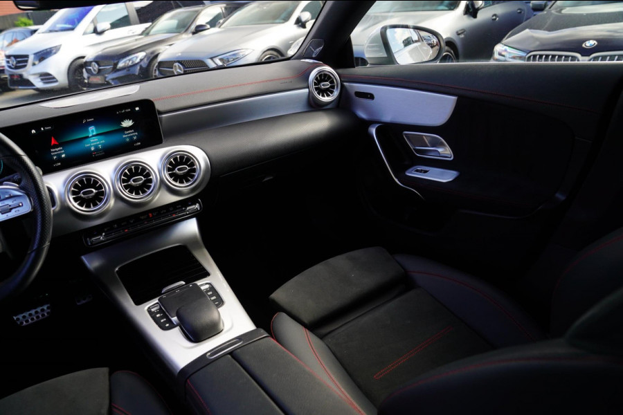 Mercedes-Benz CLA-Klasse 220 4MATIC Premium Plus | Achteruitrijcamera | Virtual Dash