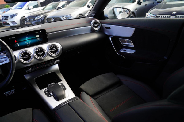 Mercedes-Benz CLA-Klasse 220 4MATIC Premium Plus | Achteruitrijcamera | Virtual Dash
