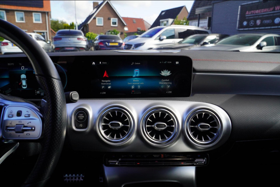 Mercedes-Benz CLA-Klasse 220 4MATIC Premium Plus | Achteruitrijcamera | Virtual Dash