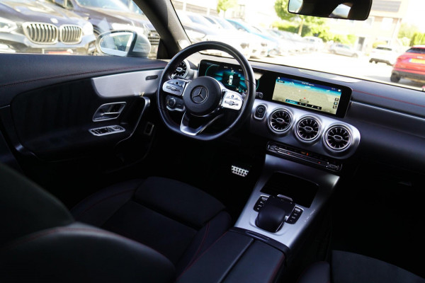 Mercedes-Benz CLA-Klasse 220 4MATIC Premium Plus | Achteruitrijcamera | Virtual Dash