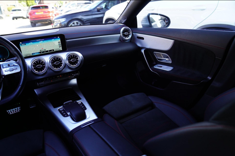 Mercedes-Benz CLA-Klasse 220 4MATIC Premium Plus | Achteruitrijcamera | Virtual Dash